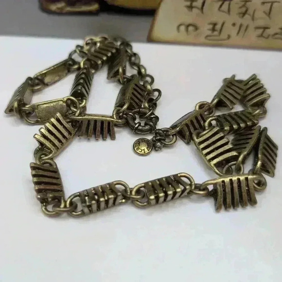 J.Crew Antique Gold Tone 3D Art Deco Necklace Fishbone Design Metallic - Picture 1 of 5